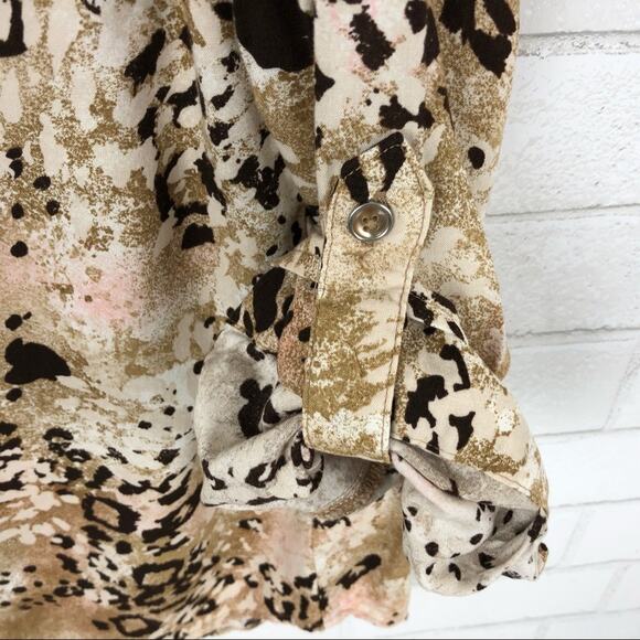 White Stag Animal Print Long Roll Tab Sleeve Button Down Blouse Tan Size Medium - Picture 6 of 8